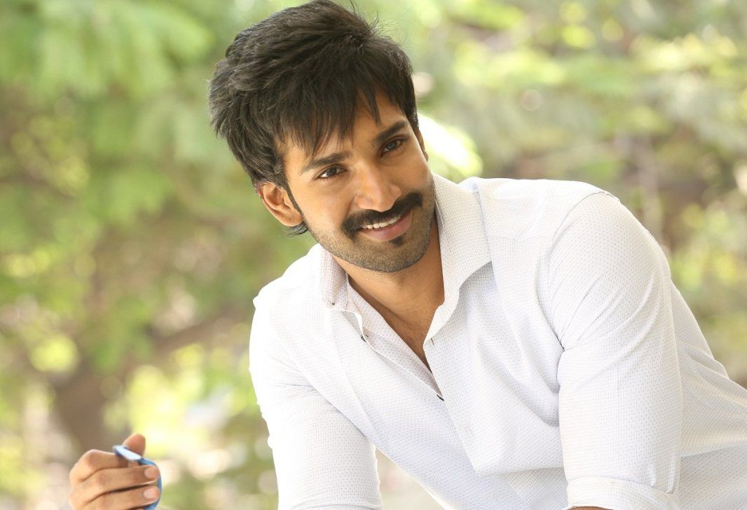 Aadhi Pinisetty Coming up with Sports Drama