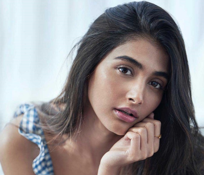 Pooja Hegde Fixes a peg for her Dad