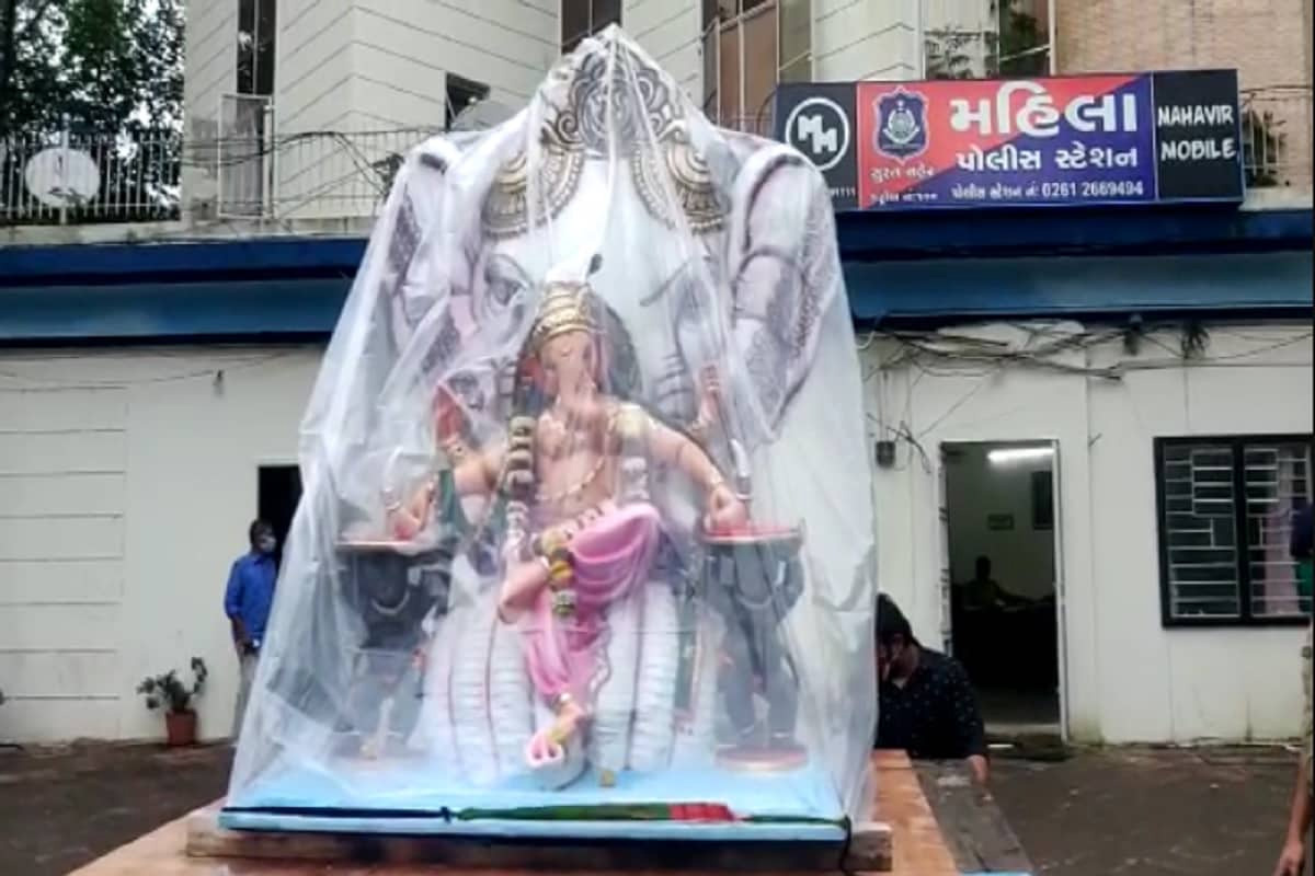 Police shift ganesh idol to police station for organizers violating rules