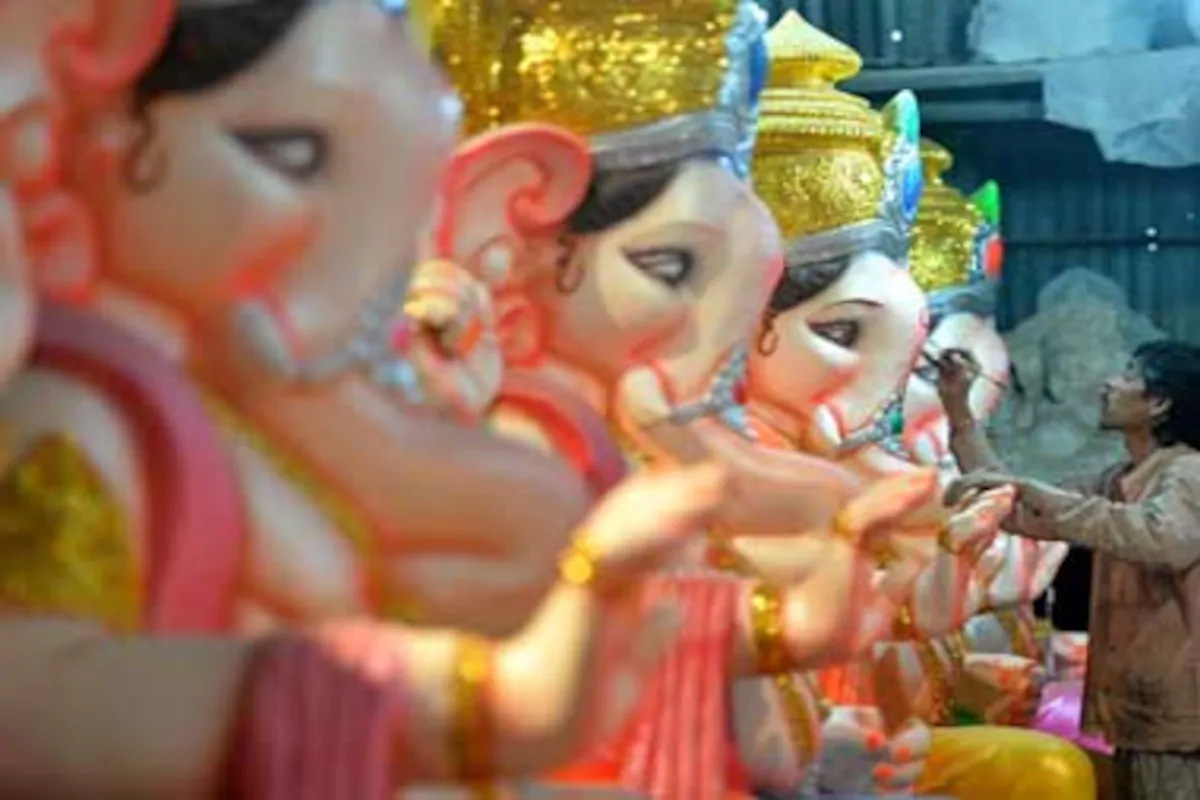 Ganesh chaturthi special puja conducted at khairatabad ganesh mandal