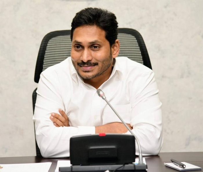 Ys Jagan fans angry on TRS And Kcr