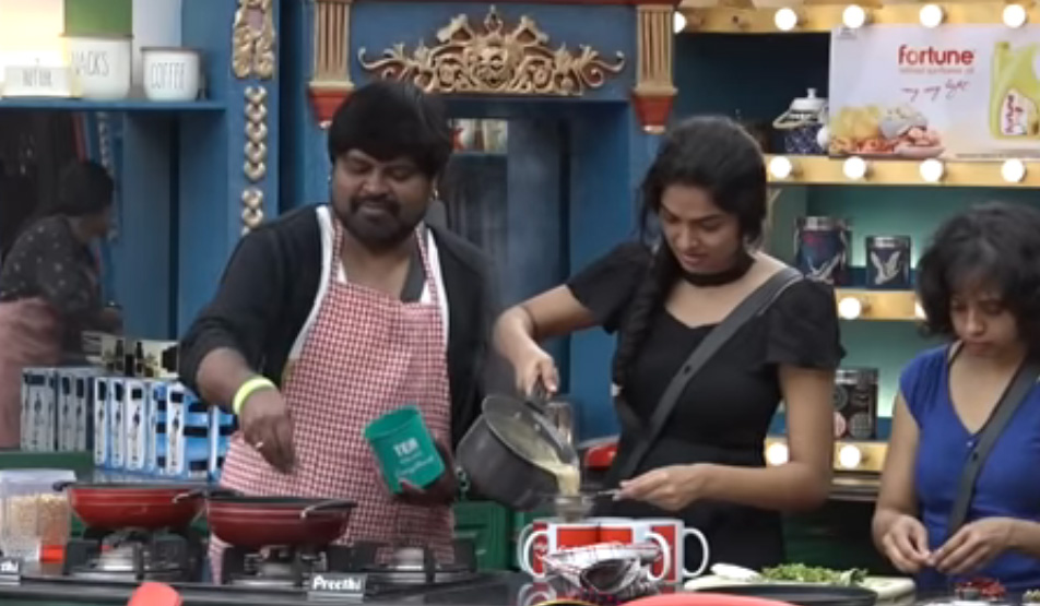 Amma rajashekar cooking with divi in bigg boss house