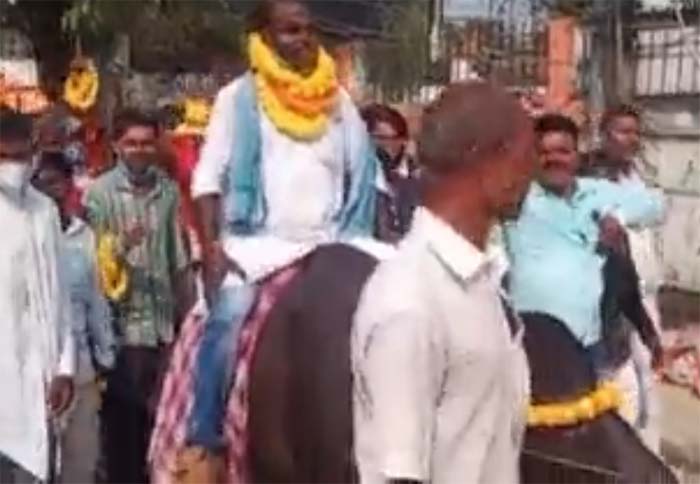 candidate rides on Buffalo to nominate in elections in bihar