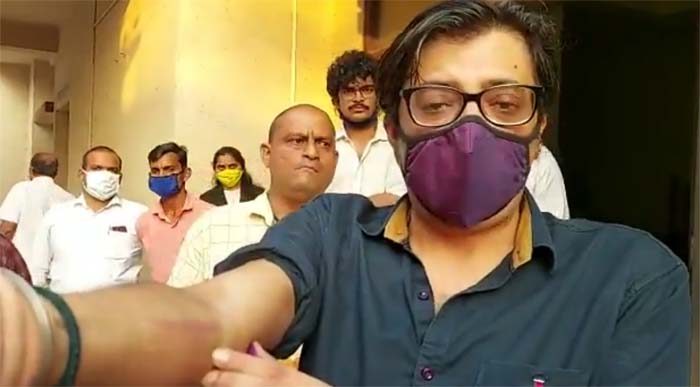 arnab goswami claims that he was thrashed by police