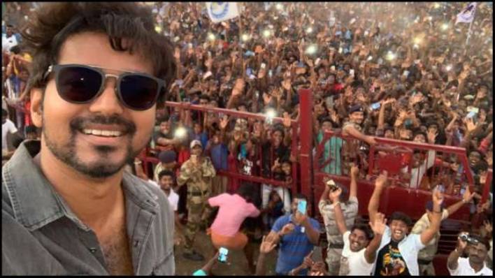 vijay selfie with fans