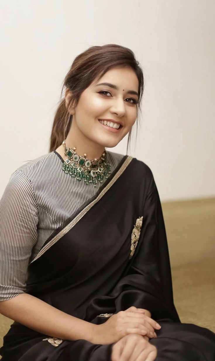 Raashi Khanna Black Dress Images