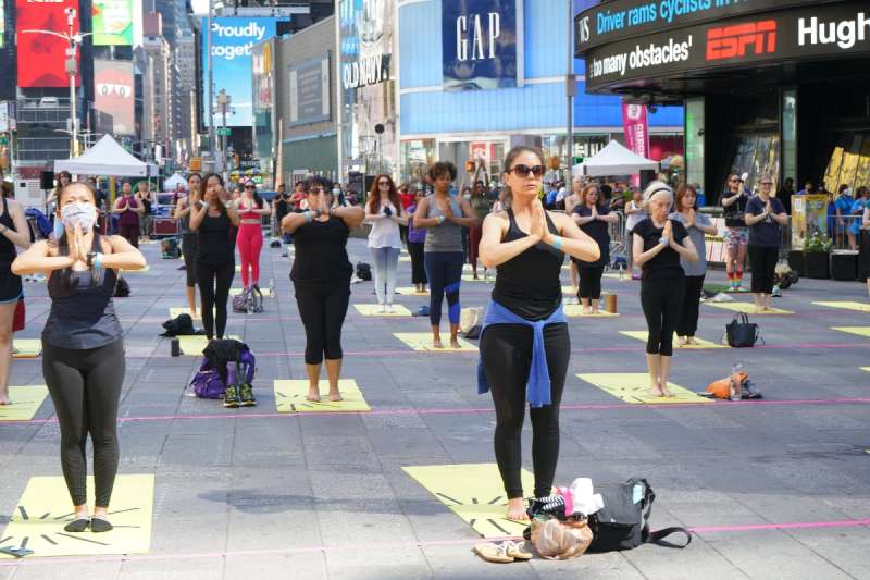 Yoga Day 2021: నేడే ‘యోగా డే’..! ప్రపంచవ్యాప్తంగా యోగాసనాలు