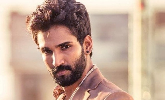 Aadhi pinisetty selected as villain in ram pothineni and linguswamy movie