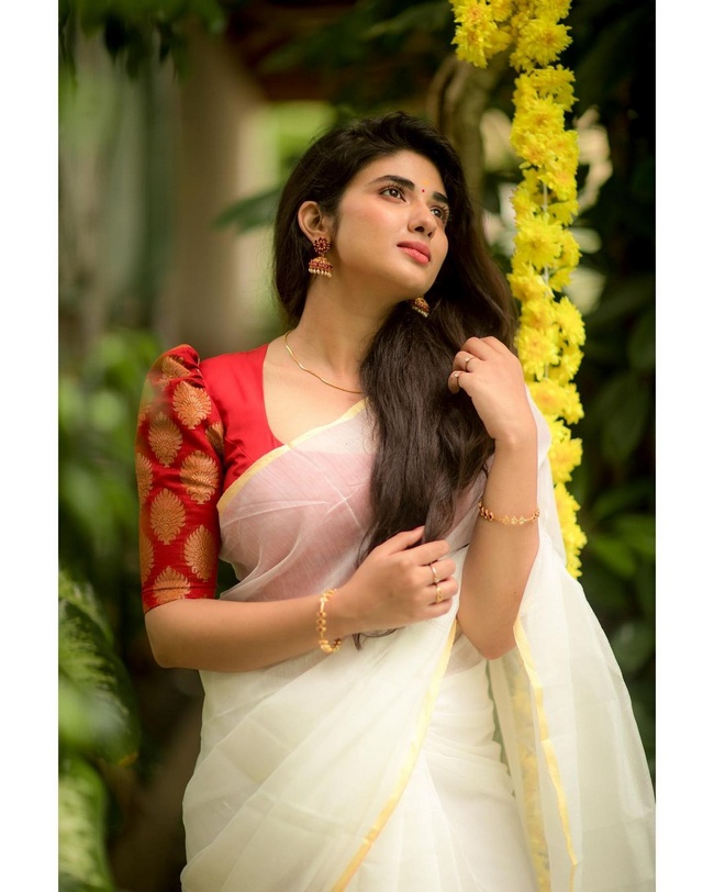 Pragya Nagra Glamorous Pics In a White Saree | Telugu Rajyam