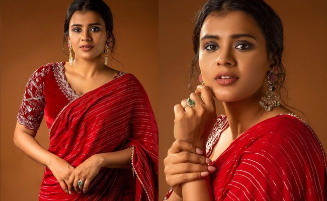 Hot Beauty Hebah Patel in Red Saree