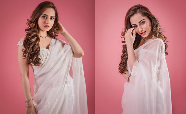 Niyati Fatnani Stunning Looks In White Saree