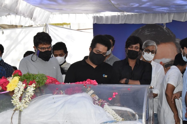 Celebs Condolences To Sirivennela Sitaramasaastry 15 | Telugu Rajyam