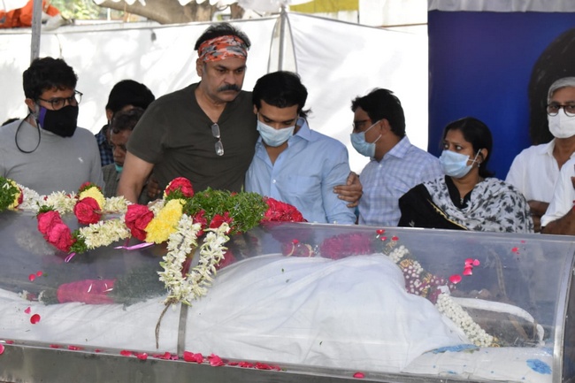 Celebs Condolences To Sirivennela Sitaramasaastry 2 | Telugu Rajyam