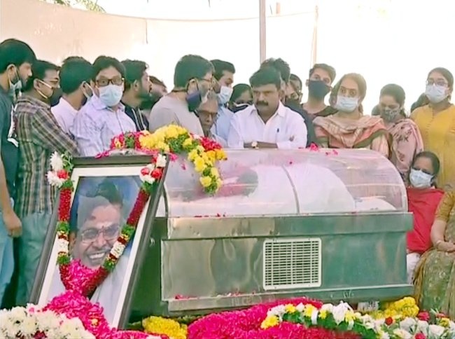 Celebs Condolences To Sirivennela Sitaramasaastry 52 | Telugu Rajyam