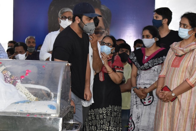 Celebs Condolences To Sirivennela Sitaramasaastry 6 | Telugu Rajyam