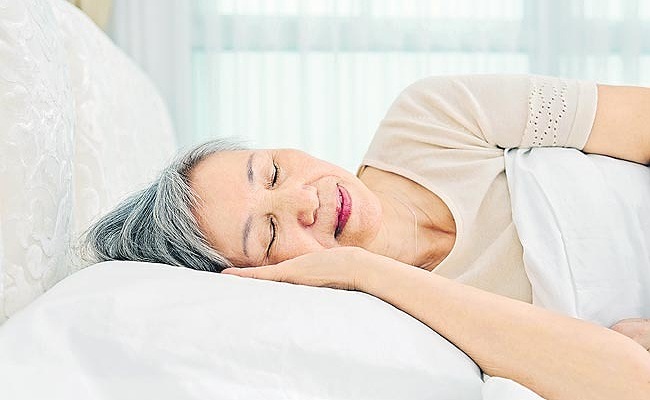 Sleep Tips: నిద్ర లేమి సమస్యలతో బాధపడుతున్నారా.. అయితే ఈ చిట్కాలు పాటించాల్సిందే!