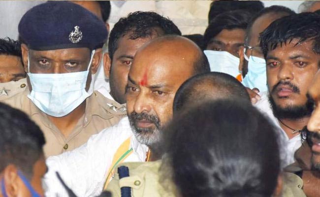 Bandi Sanjay Arrest : బండి సంజయ్ అరెస్టు: కొరివితో తల గోక్కున్న కేసీయార్.?