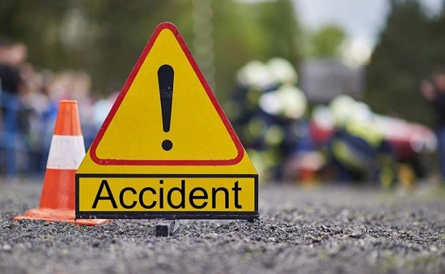 Road Accident:తూర్పు గోదావరి జిల్లాలో దారుణం.. కళ్ళెదుటే తన ప్రతిరూపాన్ని కోల్పోయిన తల్లి..!