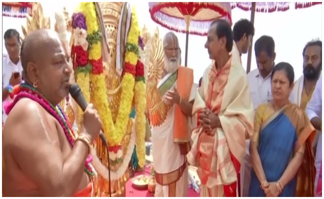 CM KCR: యాదాద్రి దర్శన ప్రారంభోత్సవం.. ప్రత్యేక పూజల్లో పాల్గొన్న కేసీఆర్!
