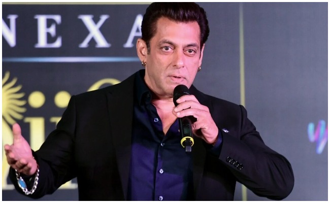 Salman Khan: ఆర్‌ఆర్‌ఆర్‌ సినిమా చూసి సంచలన వ్యాఖ్యలు చేసిన సల్మాన్ ఖాన్.. మా సినిమాలు అక్కడ ఆడవెందుకు?