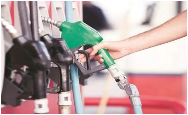 Petrol Price: సామాన్యులను వణికిస్తున్న పెట్రోల్ ధరలు!
