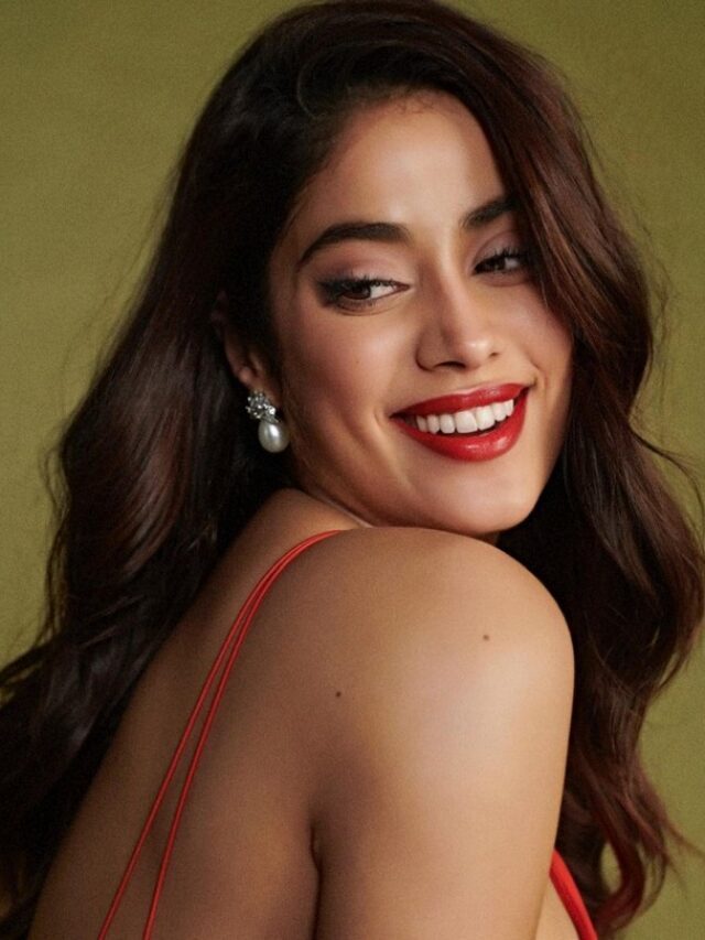Janhvi Kapoor Looks Cute in Red Outfit