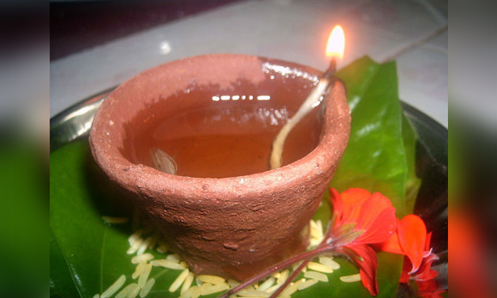 here-is-how-to-light-a-lamp-as-per-hindu-puranasa