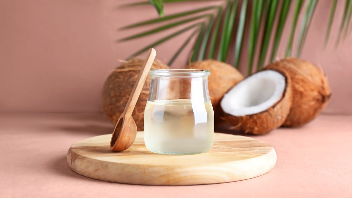 creative-ways-to-use-coconut-oil-1440x810