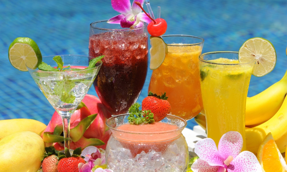 Summer Drinks: వేసవి తాపం నుంచి చల్లదనాన్ని ఇచ్చే కూల్ డ్రింక్స్.. అవేంటంటే?
