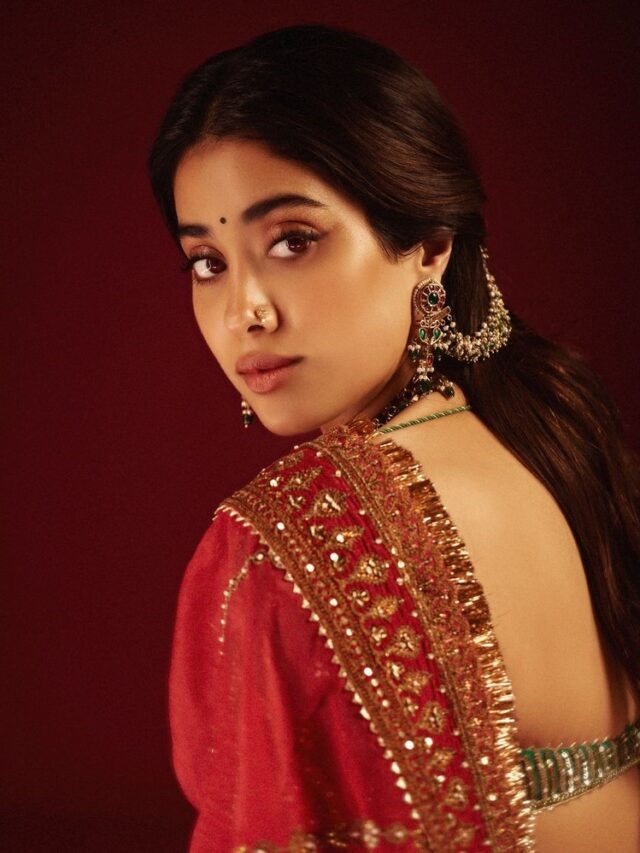 Janhvi Kapoor Awesome Looks in Red Saree