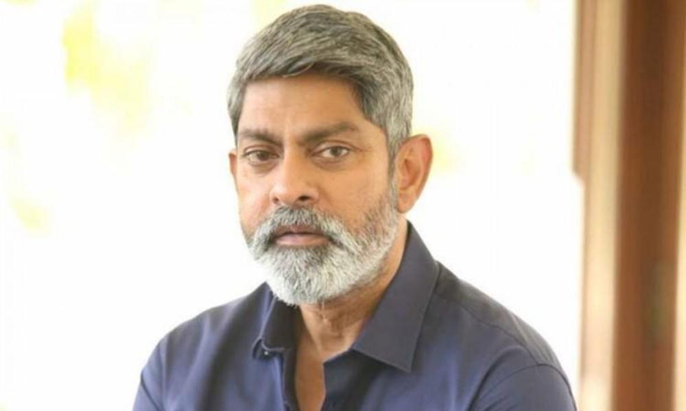 Jagapathi Babu: స్ట్రీట్ ఫుడ్ ఆస్వాదిస్తున్న టాలీవుడ్ నటుడు జగపతి బాబు.. నెట్టింట వీడియో వైరల్!